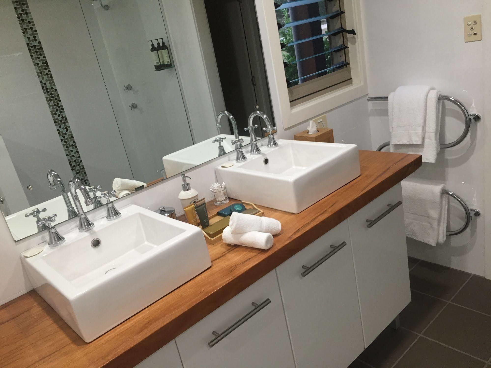Lilies Luxury Retreats * Greta