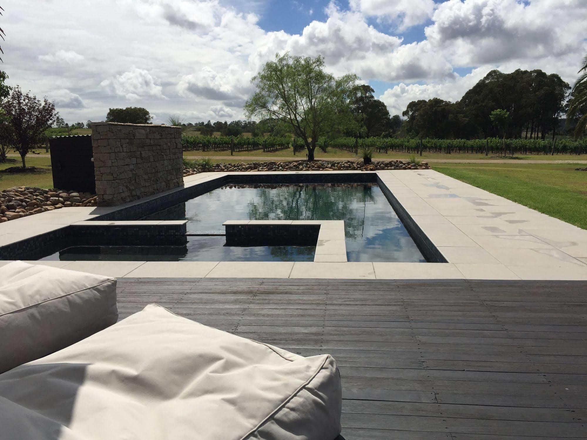 Lilies Luxury Retreats Hotel *