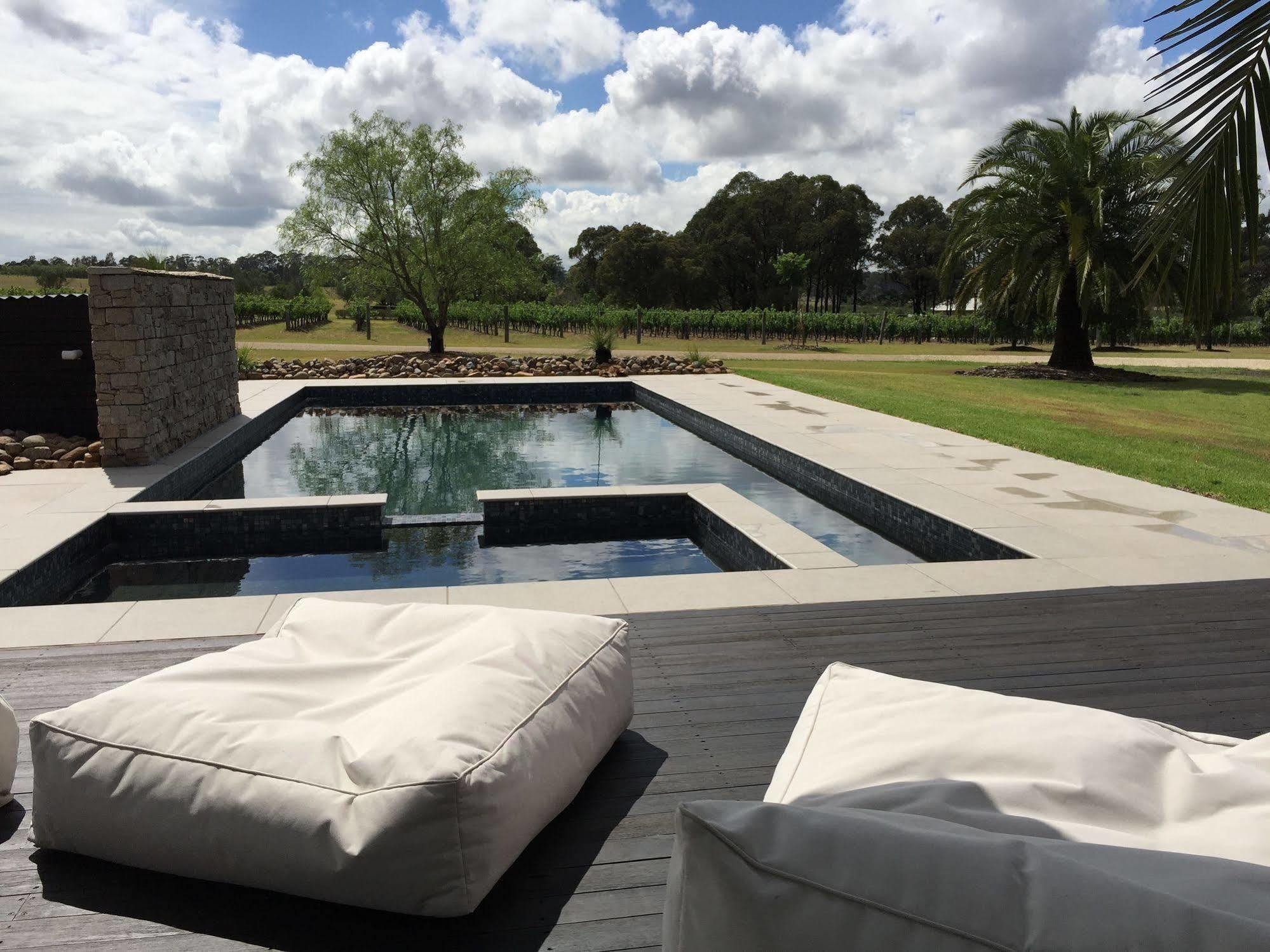 Lilies Luxury Retreats Hotel *